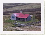 DSCN2281 * Looking back at the lovely stalking hut.  It was unlocked but I just sat in the porch and had a cheese and onion butty. * 2048 x 1536 * (665KB)