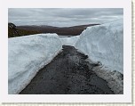 P1030939 * Some deep snow.  A bit further on the cutting ended. * 2560 x 1920 * (2.86MB)